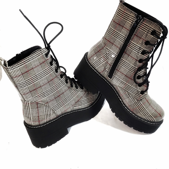 SODA chunky lace up boot - Picture 2 of 5